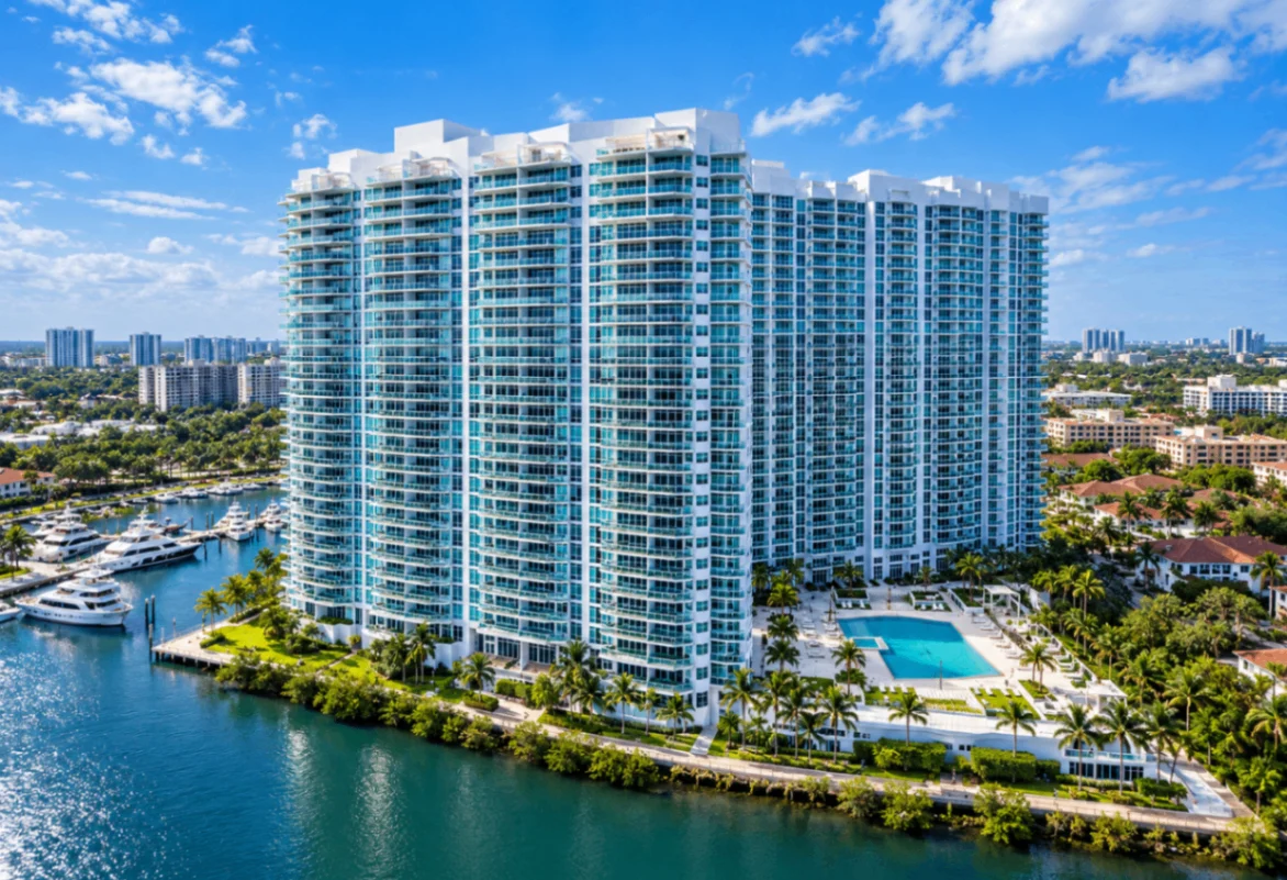 Peninsula I & II, a residential building in Aventura, Florida